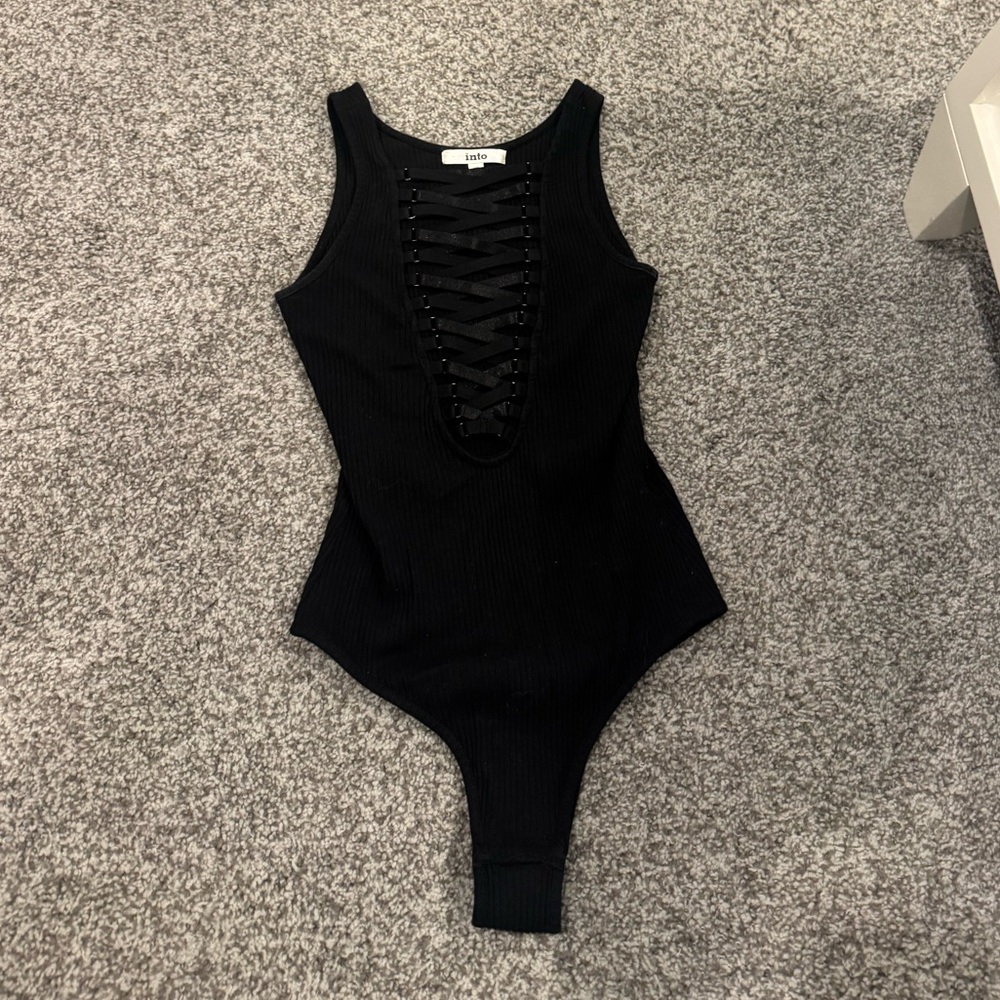 Black bodysuit with lace up detail #bodysuit